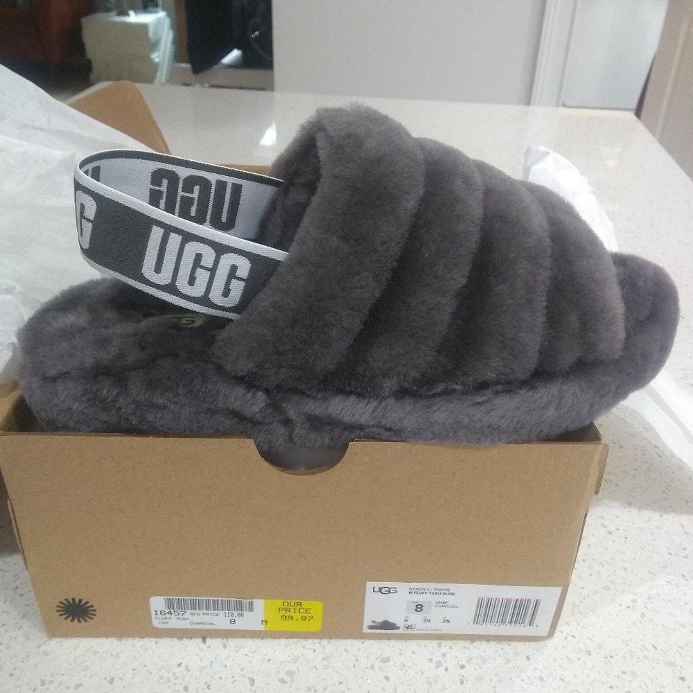 UGG Fluff Yeah Slides Size 8 NWT